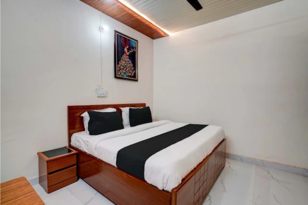 Hotels near Gurgaon city center
